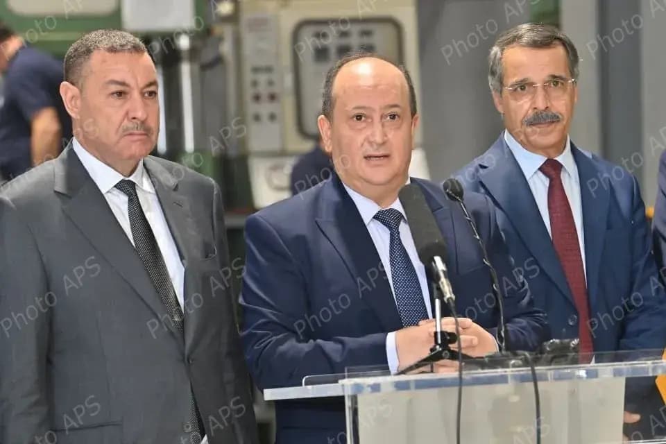 الوزير الأول يبرز حرص رئيس الجمهورية على إعادة بعث الوحدات الصناعية المصادرة ضمن عملية استرجاع الأصول المنهوبة