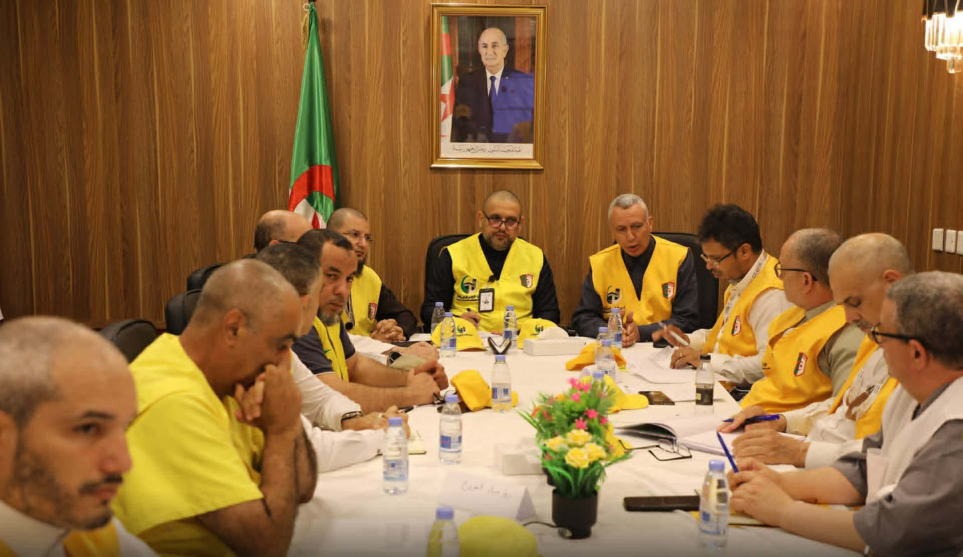 السيد برايك يجتمع برؤساء فروع مكة المكرمة للبعثة الجزائرية للحج