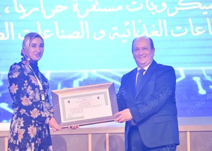 بتكليف من رئيس الجمهورية, الوزير الأول يشرف على حفل تسليم جائزة رئيس الجمهورية للباحث المبتكر