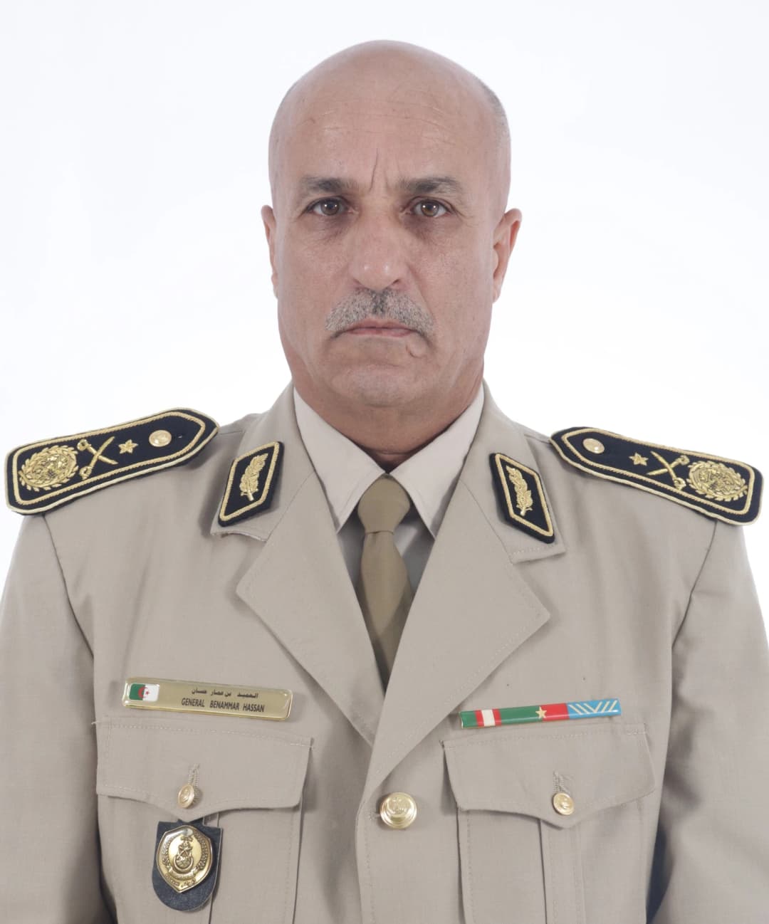 الفريق أول السعيد شنقريحة يعزي في وفاة العميد بن عمار حسان