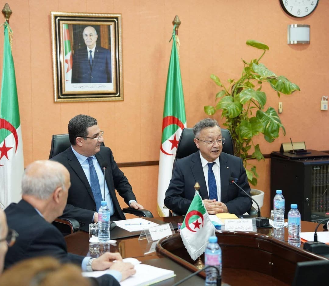 السيدان آيت مسعودان وبداري يلتقيان أعضاء نقابة الأساتذة الباحثين الاستشفائيين والجامعيين