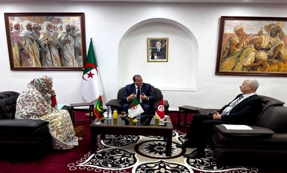 رزيق يجري لقاء تشاوريا مع وزيري التجارة لكل من تونس وموريتانيا