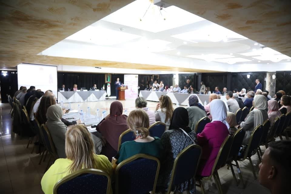 السيدة حملاوي تشرف على لقاء للجمعيات الناشطة في مجال مكافحة السرطان