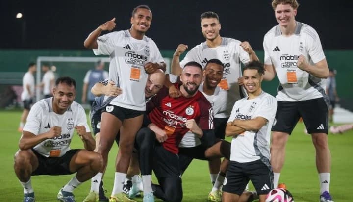 المنتخب الوطني يجري اول حصة تدريبية بجدة