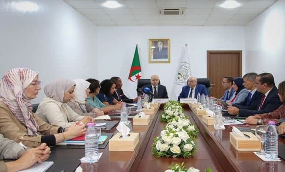اجتماع عمل تقني بين قطاعي الصناعة الصيدلانية والصحة