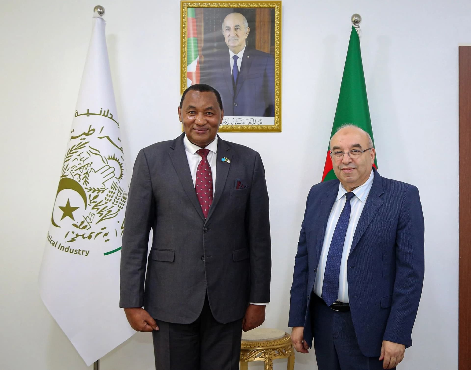 قويدري يبحث مع ممثل منظمة الصحة العالمية تقدم ورشة التقييم الذاتي