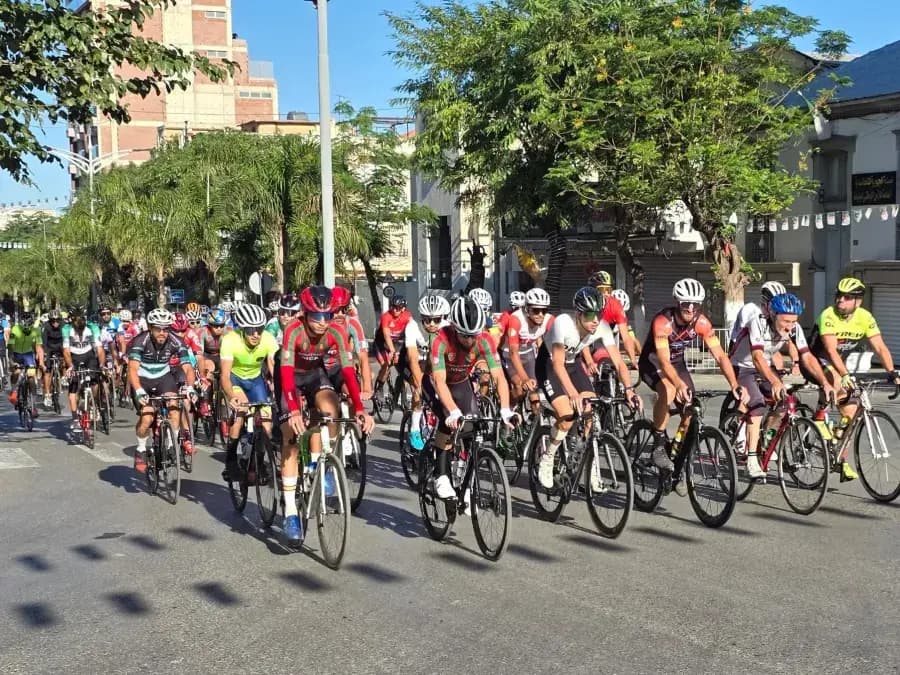 ستة (6) دراجين جزائريين ضمن قائمة المرشحين لجائزة أفضل دراج افريقي 