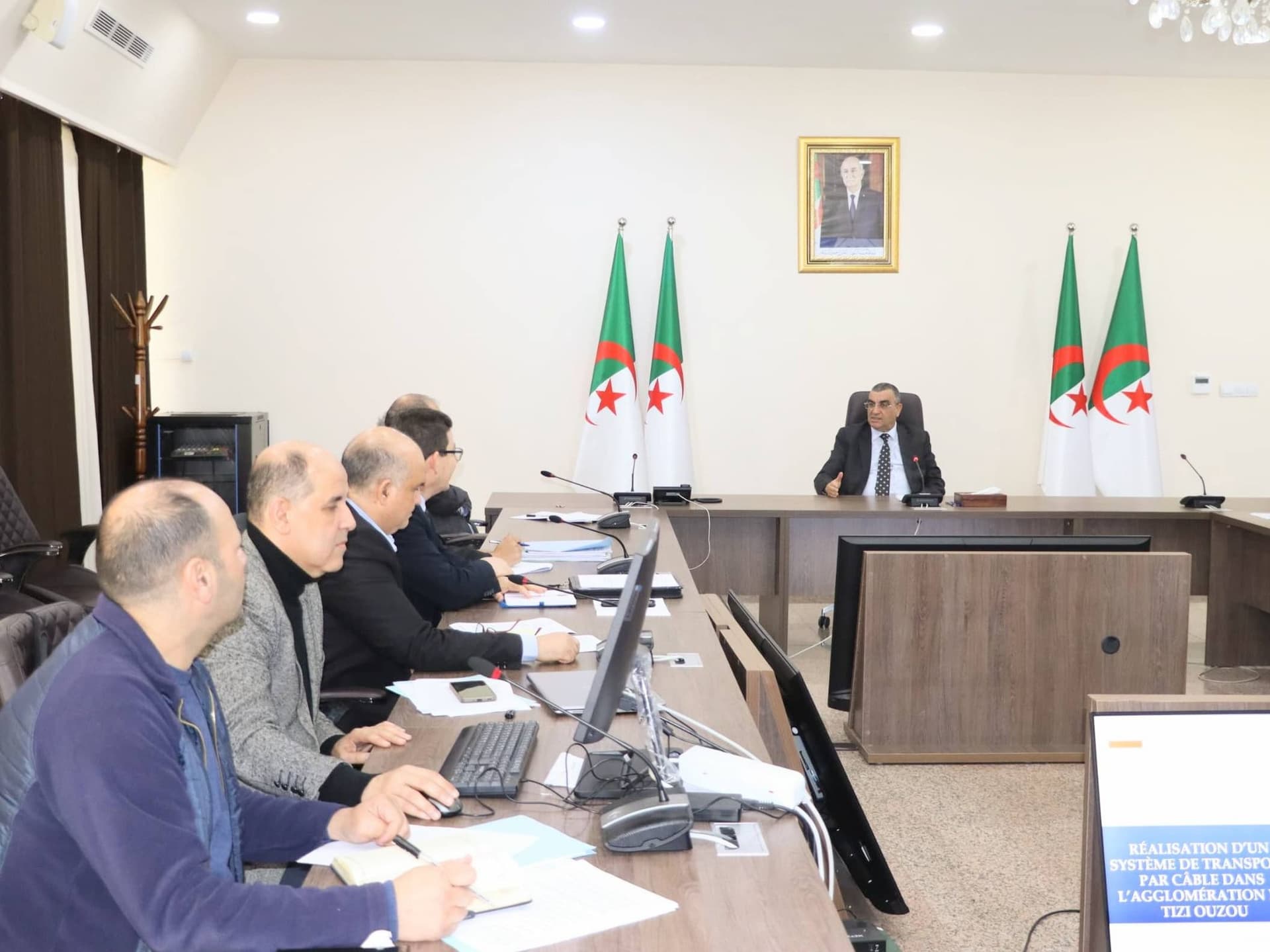  السيد جلاوي يترأس جلسة تنسيقية لمتابعة مشاريع النقل الموجه الجارية