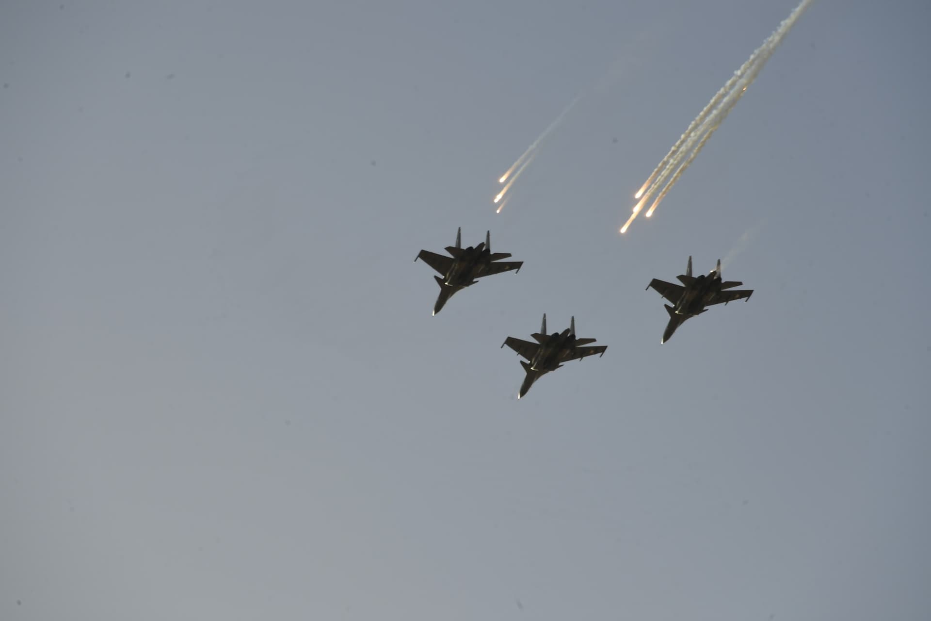 الفريق أول شنقريحة يشرف على تنفيذ تمرين تكتيكي بالذخيرة الحية "إعصار 2026"