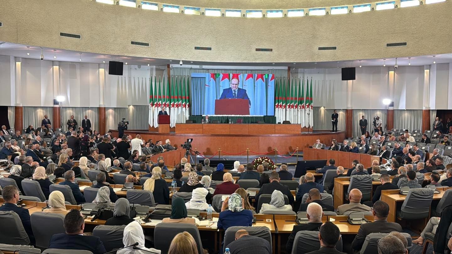 الوزير الأول يشرف على افتتاح أشغال الجمعية العامة للمجلس الوطني الاقتصادي والاجتماعي والبيئي