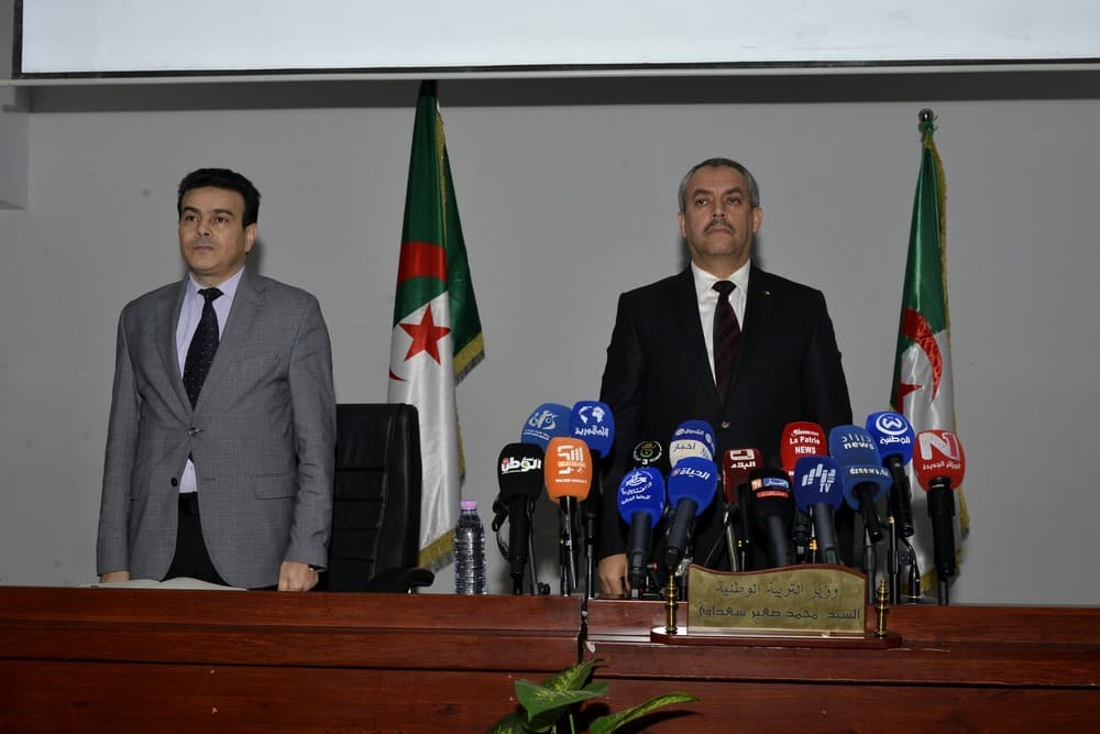 وزير التربية الوطنية يشرف على اجتماع مع مسؤولي المنظمات النقابية المعتمدة لدى القطاع