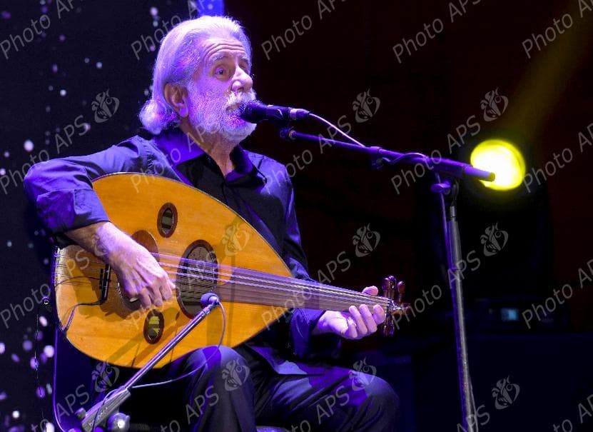 الفنان اللبناني مارسيل خليفة يحي حفلا فنيا ساهرا بوهران