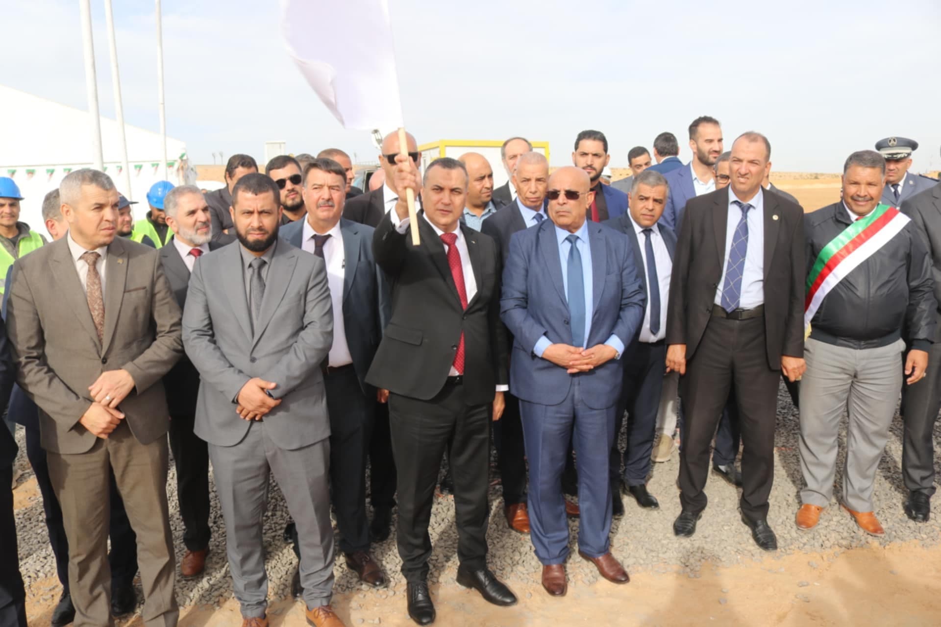 المدية: زروقي يشرف على إنطلاق انجاز مشروع تأمين البنية التحتية لمركز الإتصالات الفضائية