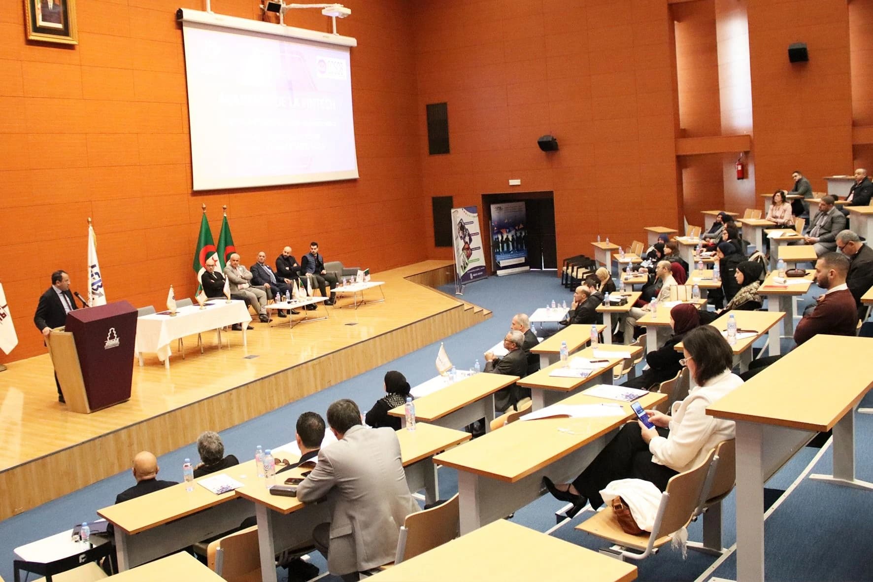 الأكاديمية الجزائرية للتكنولوجيا المالية تنصب لجنة حوكمتها