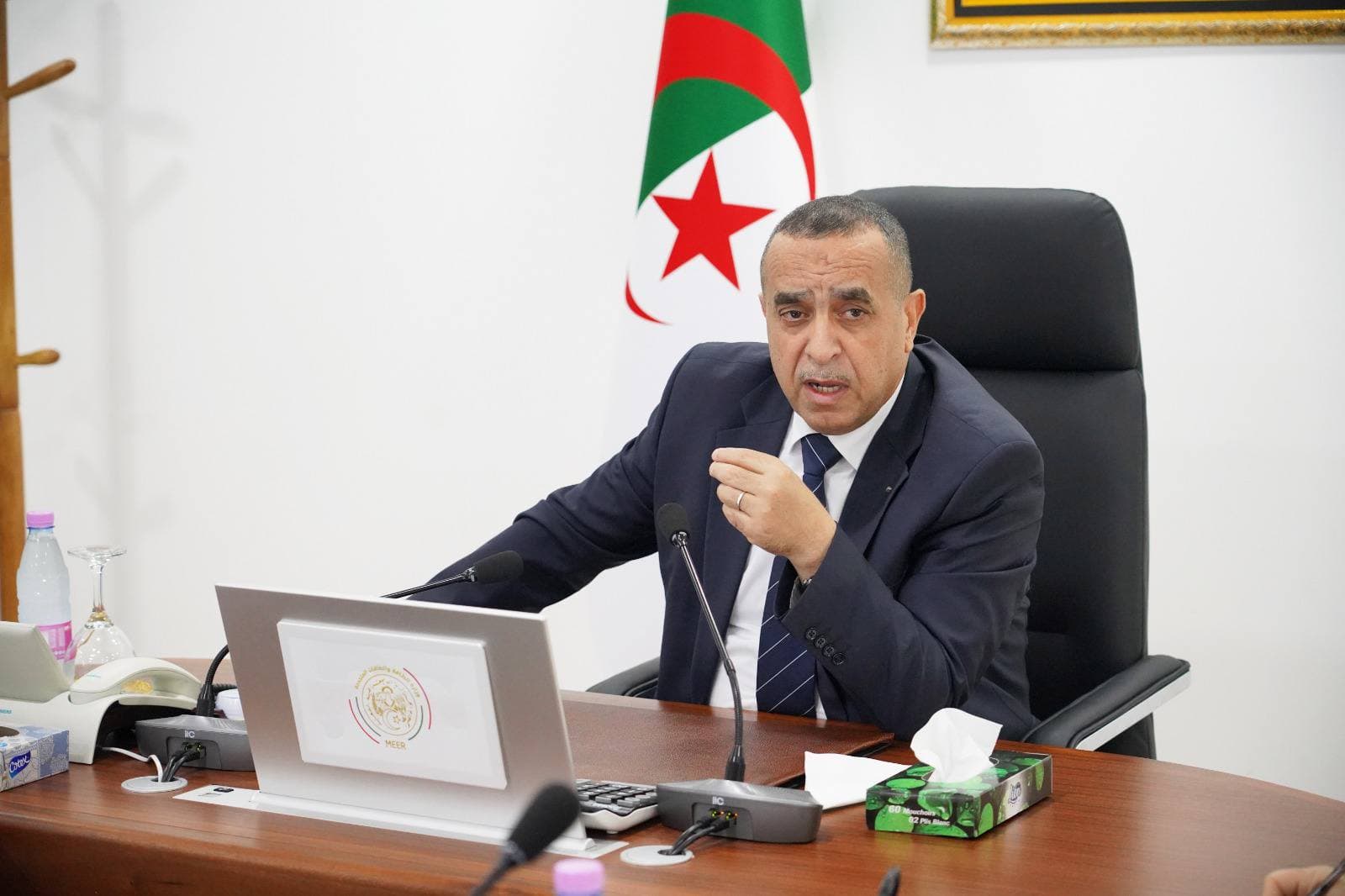  السيد عجال يترأس اجتماعا لمتابعة تقدم مشاريع مجمع سونلغاز