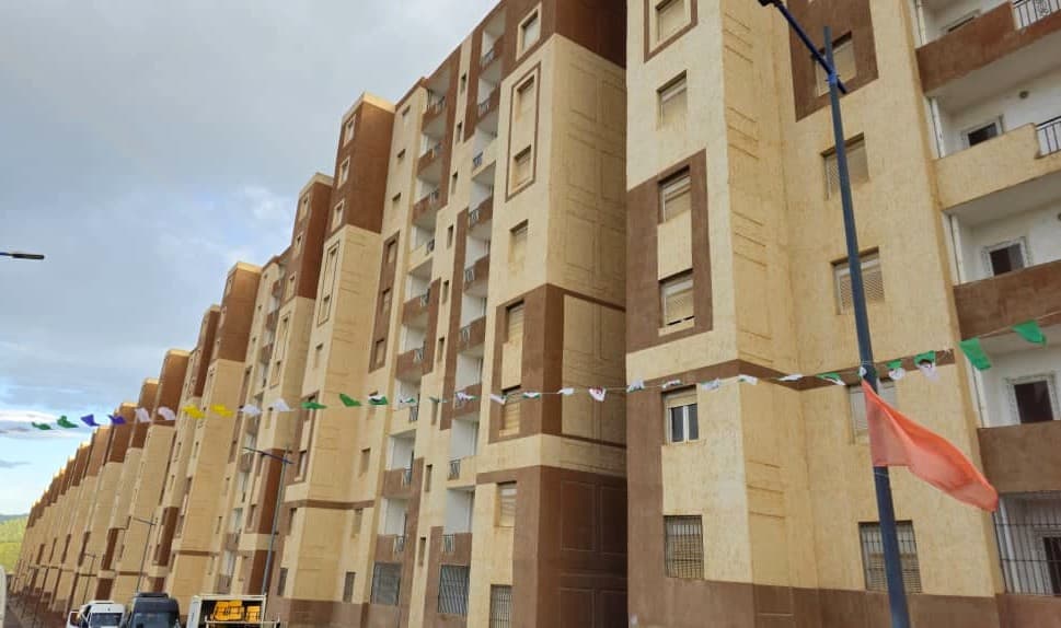 وزير السكن والعمران والمدينة والتهيئة العمرانية