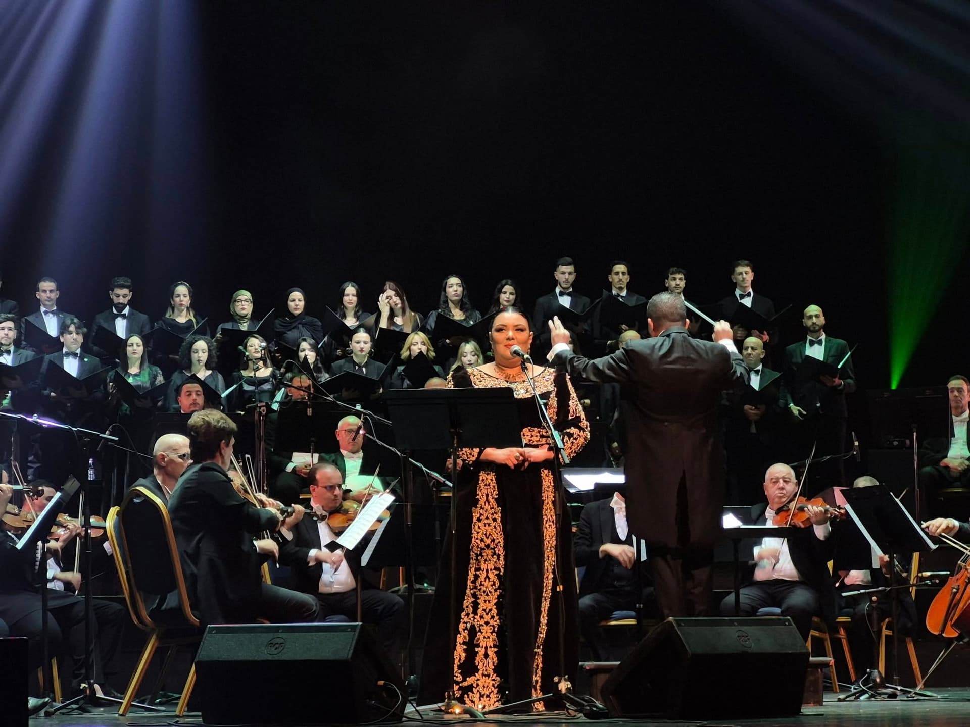 تقديم عرض "جزائر الأمجاد" بأوبرا الجزائر