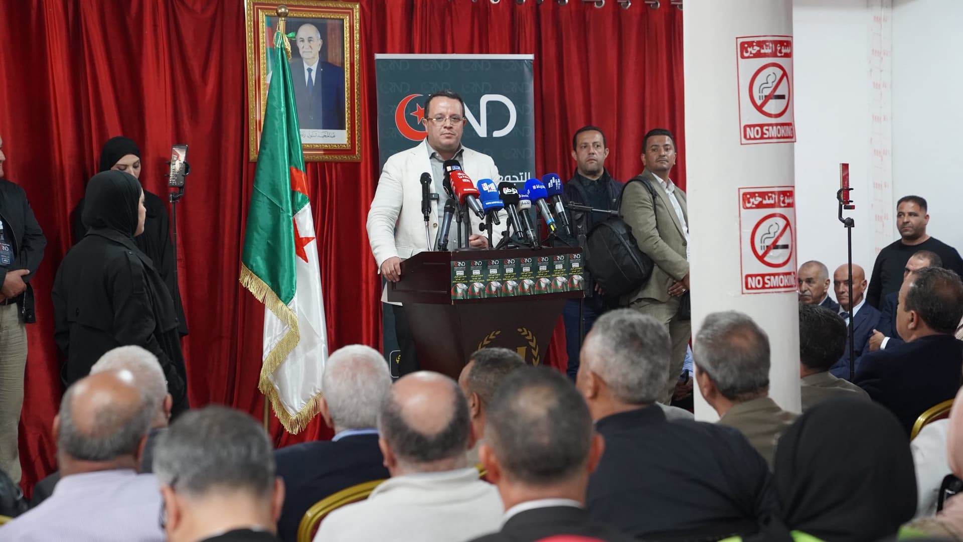  الأمين العام للتجمع الوطني الديمقراطي ينشط لقاء مع إطارات 
