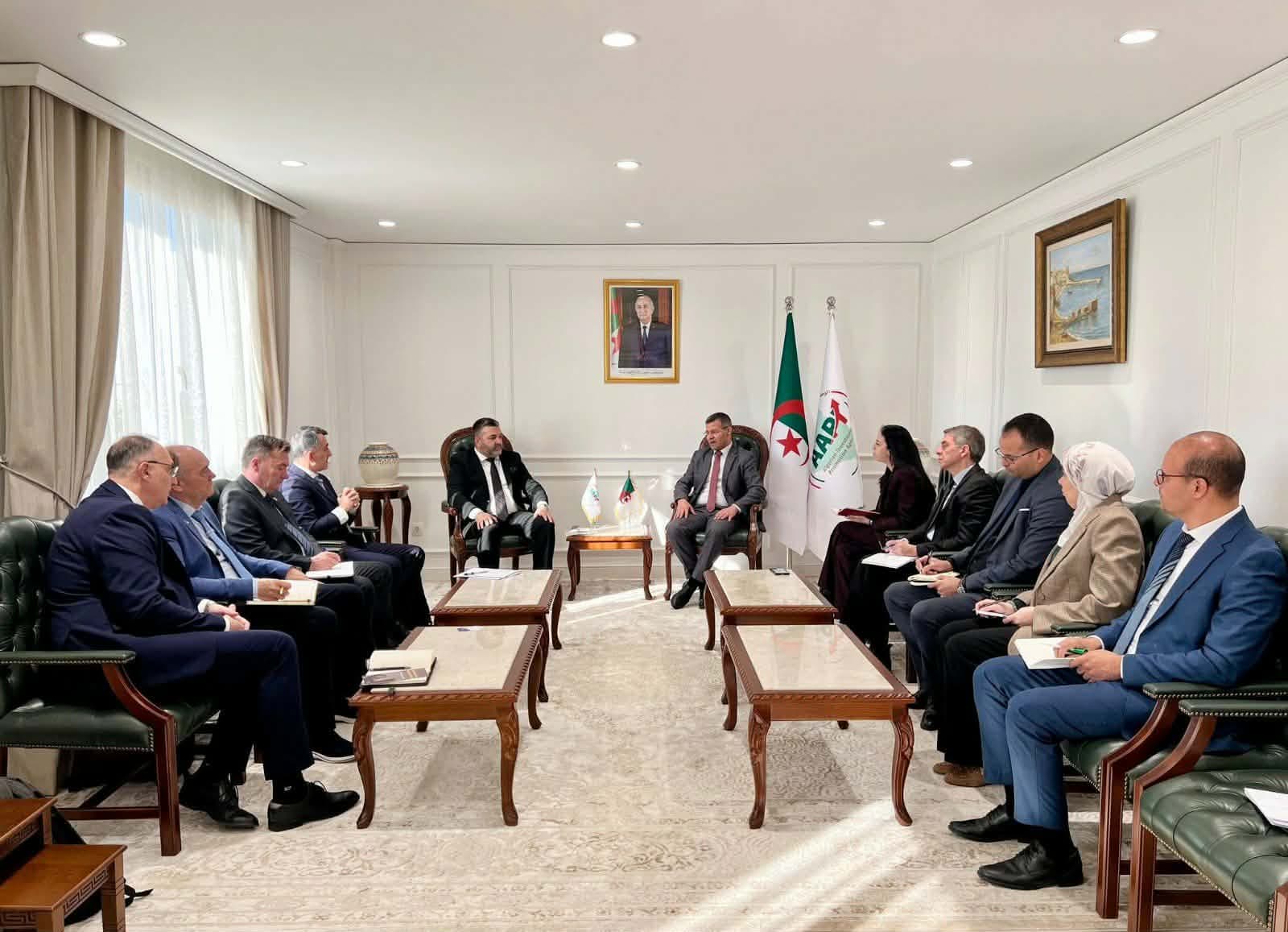 الوكالة الجزائرية لترقية الاستثمار تناقش مشاريع صناعية وطاقوية مع وفد من البوسنة والهرسك