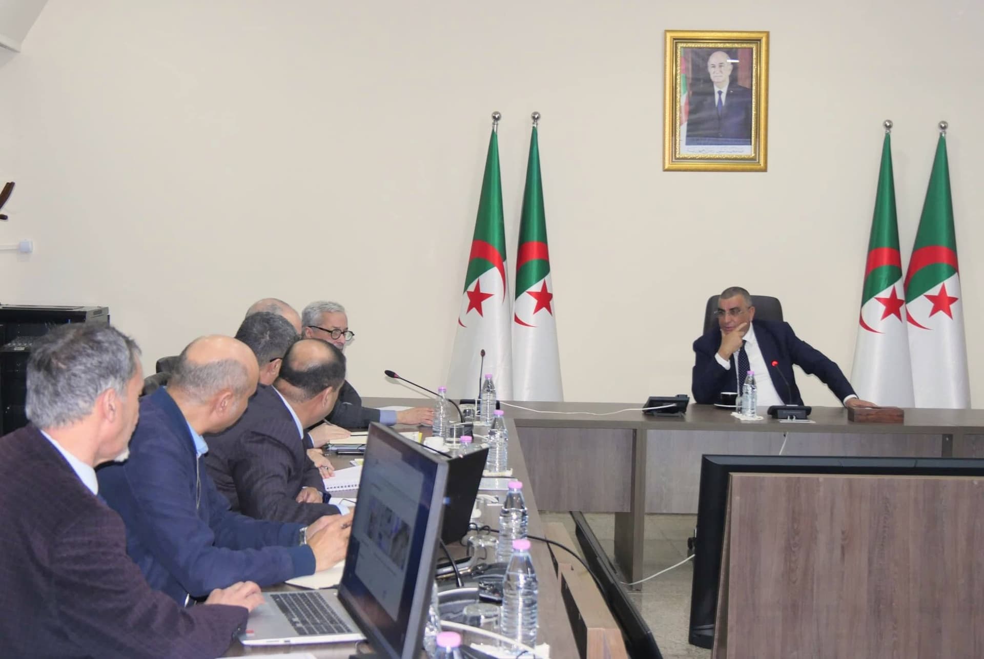 جلاوي يترأس اجتماعا لدراسة تقدم إنجاز مشاريع منافذ الطرق السيارة