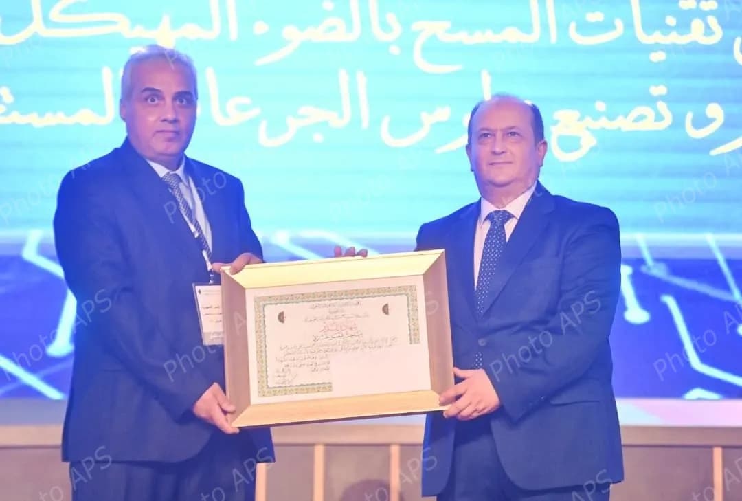 بتكليف من رئيس الجمهورية, الوزير الأول يشرف على حفل تسليم جائزة رئيس الجمهورية للباحث المبتكر