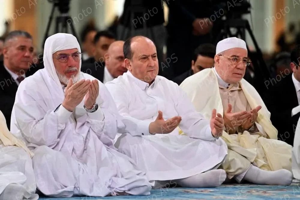 الوزير الأول يشرف بجامع الجزائر على مراسم إحياء ليلة القدر