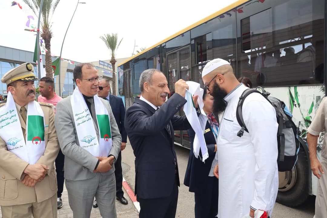 وصول أول فوج من الحجاج الميامين إلى مطار رابح بيطاط الدولي