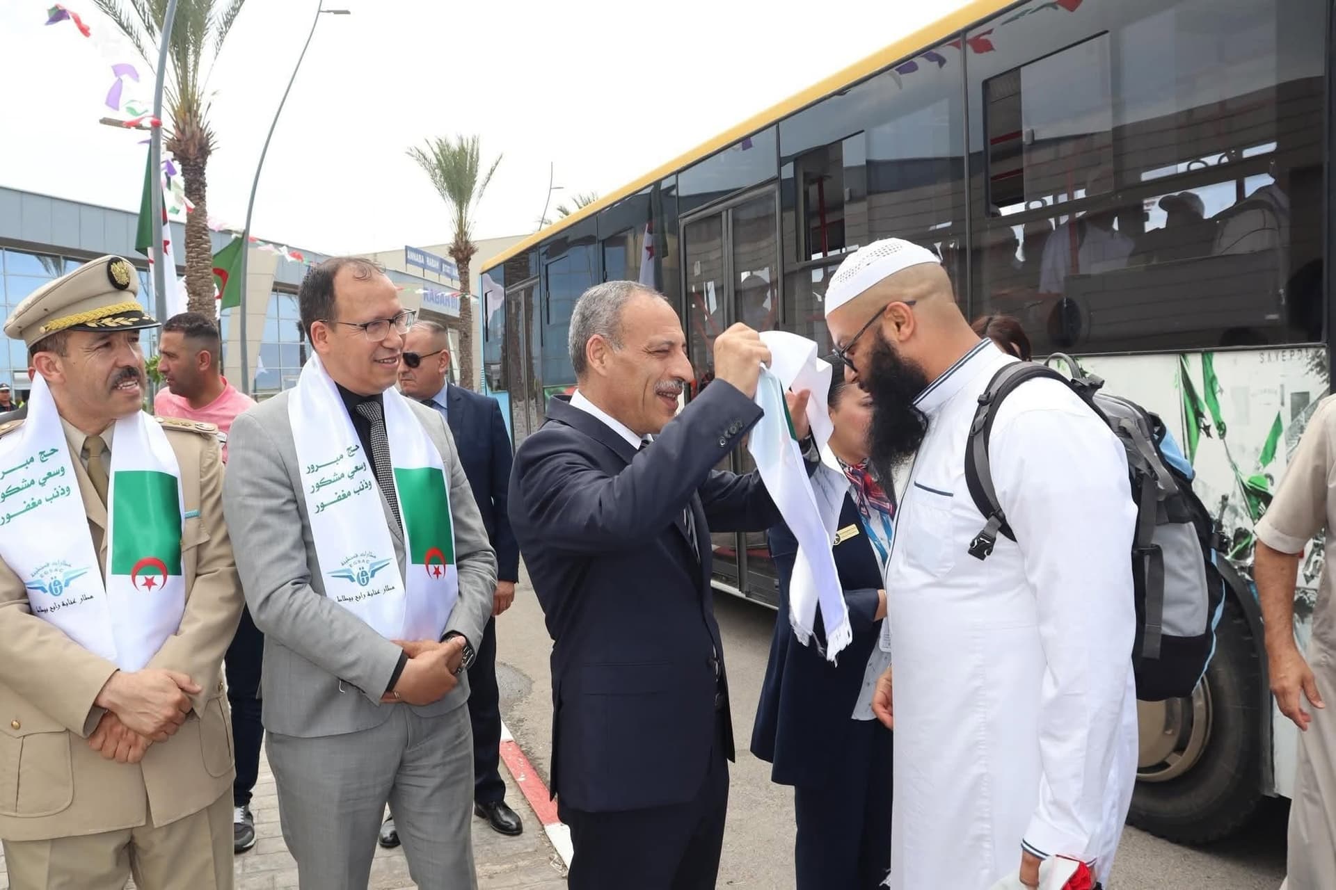  وصول أول فوج من الحجاج الميامين إلى مطار رابح بيطاط الدولي