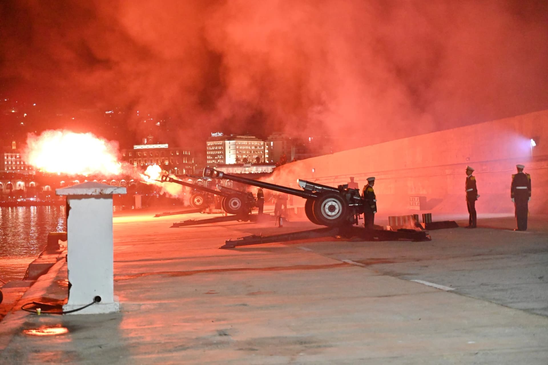 رفع العلم الوطني ليلة الفاتح نوفمبر على الساعة الصفر عبر الهياكل التابعة للجيش الوطني الشعبي