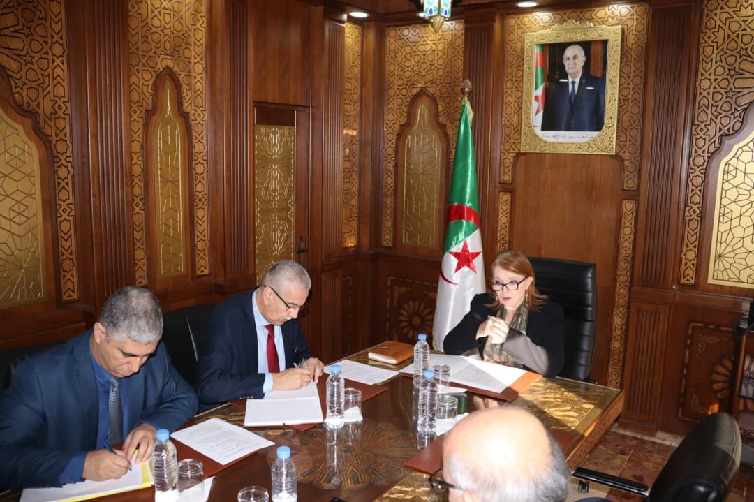 سياحة: جلسة عمل تقنية لمتابعة وضعية مشروع إعادة تهيئة وعصرنة فندق "السفير" 