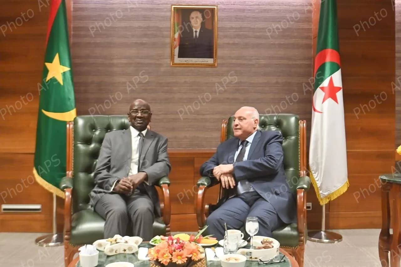 السيد عطاف يستقبل نظيره الموريتاني 
