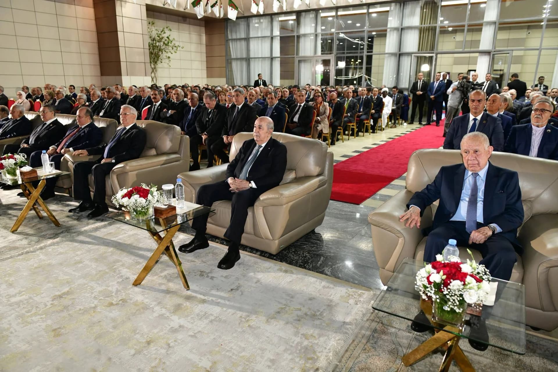  رئيس الجمهورية يترأس حفل استقبال بالنادي 