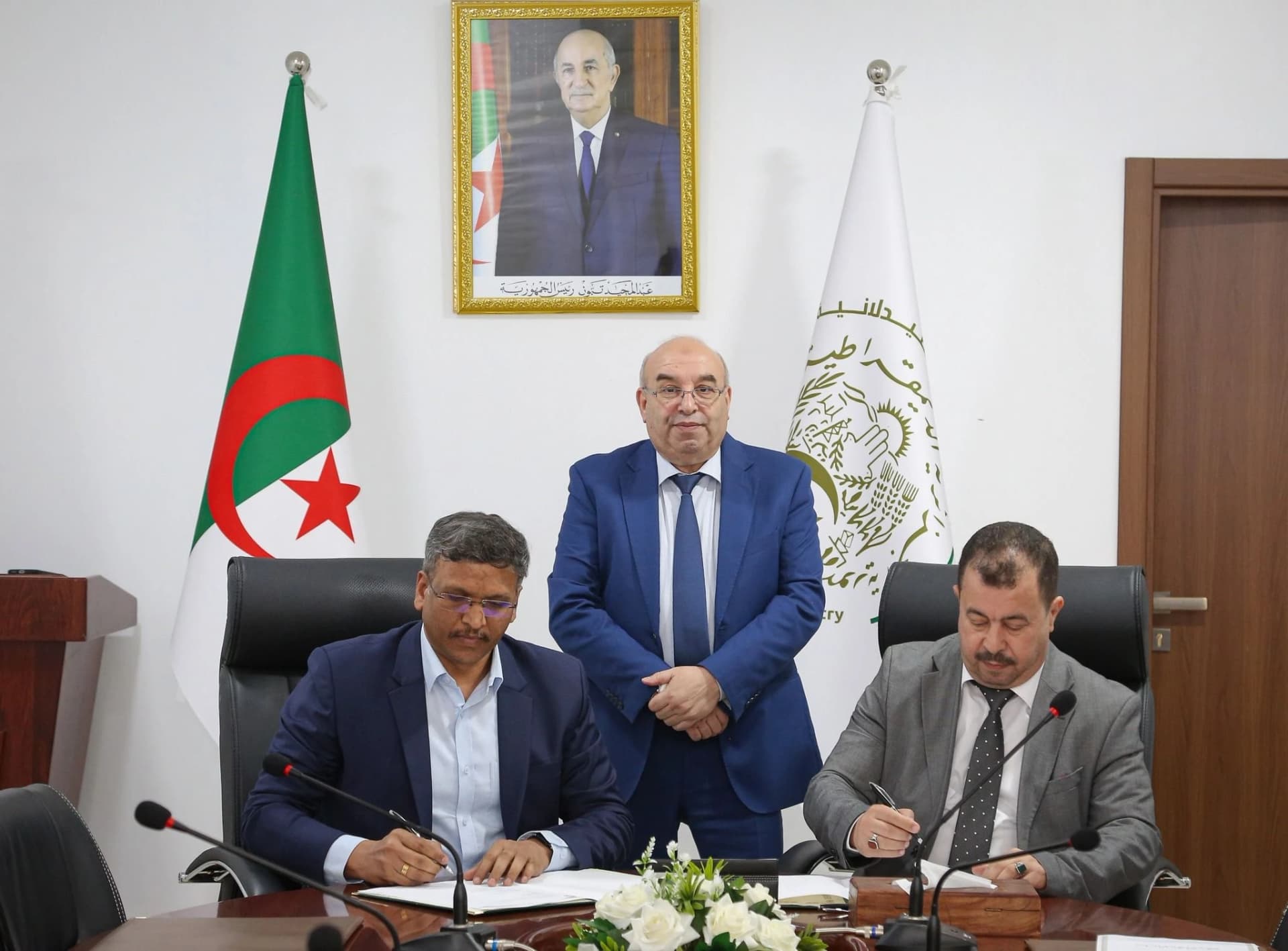 توقيع اتفاقية تعاون بين "صيدال" و مخابر هندية 
