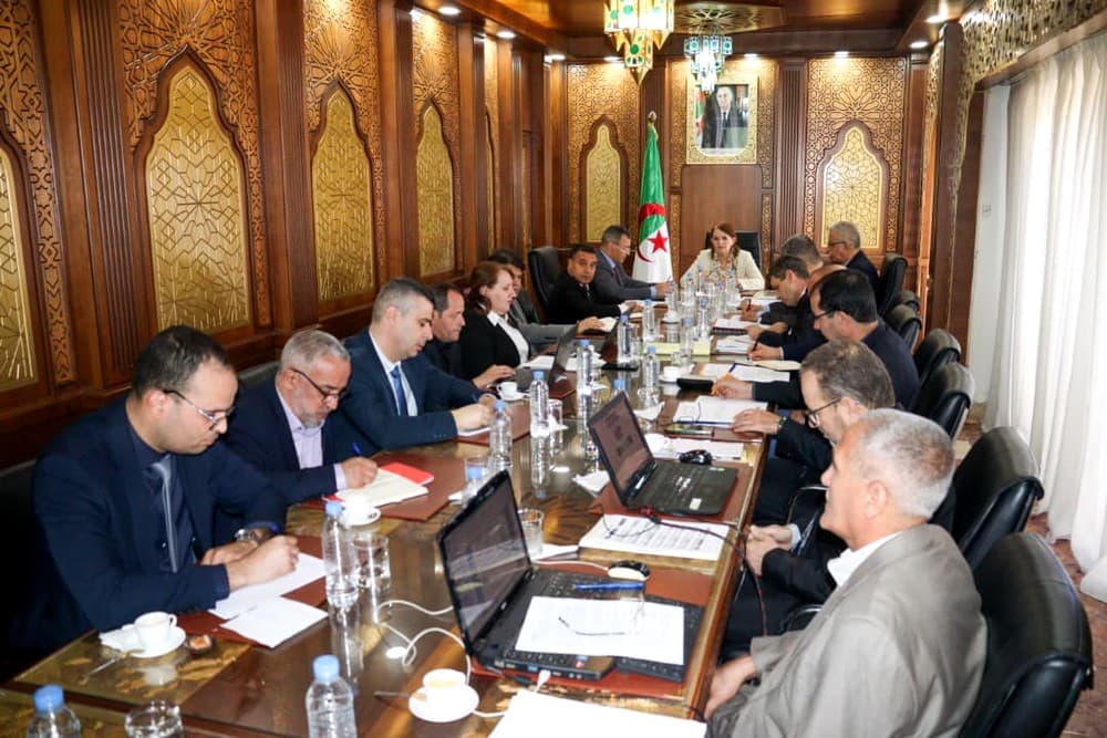 تحسين مرافقة حاملي المشاريع وتنويع العرض العقاري محور لقاء تنسيقي بين الوكالة الجزائرية لترقية الاستثمار ووزارة السياحة