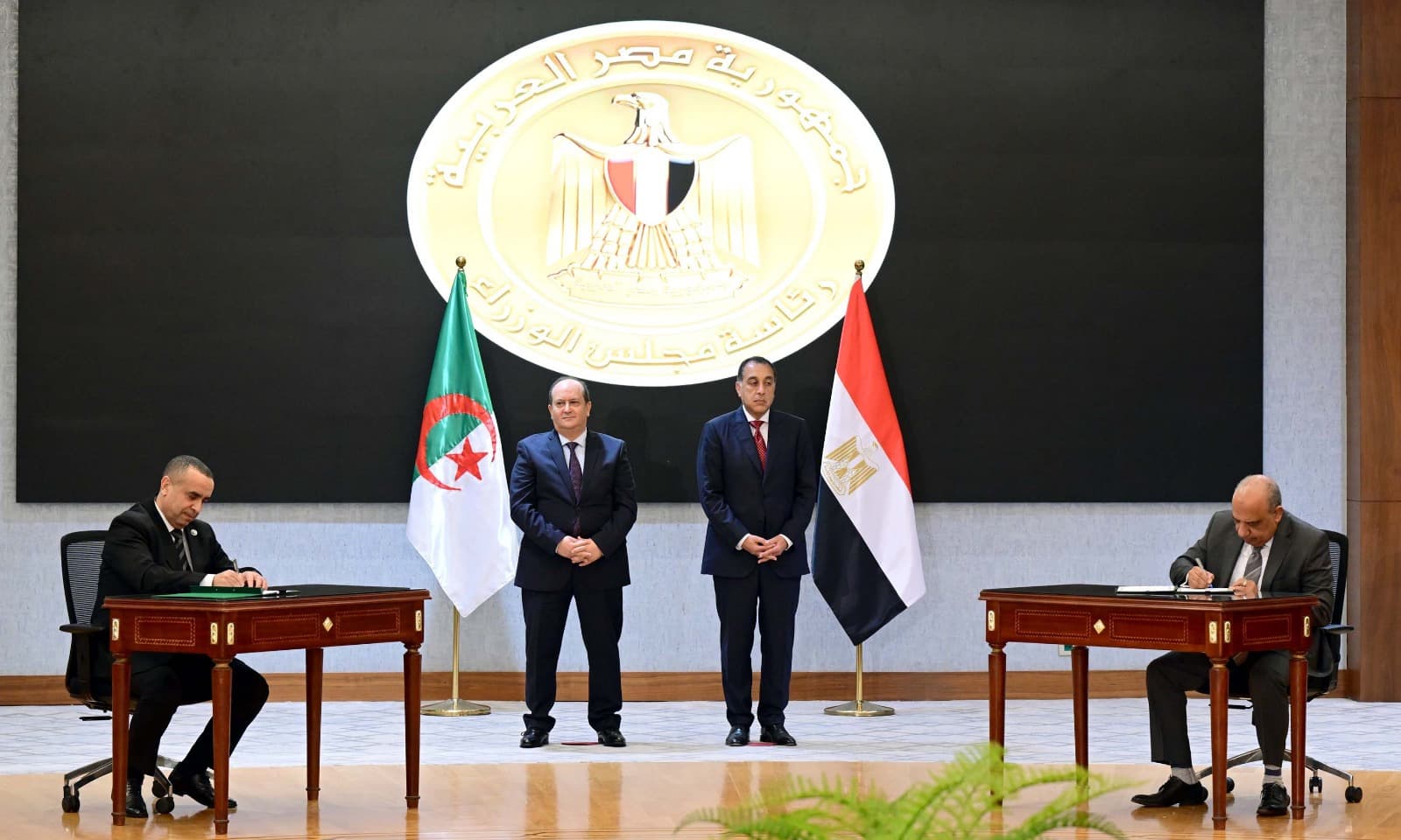 الدورة التاسعة للجنة العليا الجزائرية-المصرية تتوج بالتوقيع على عدد من الاتفاقات ومذكرات التفاهم وبرامج التعاون  