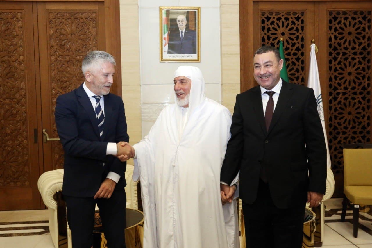 وزير الداخلية الاسباني يزور جامع الجزائر  