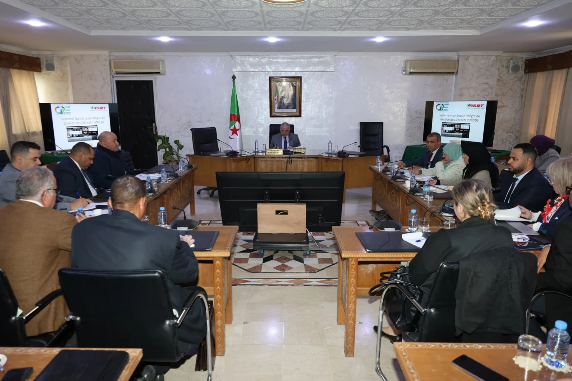 وزارة الداخلية والجماعات المحلية والنقل: اجتماع تنسيقي لعرض النظام الرقمي الخاص بتسيير النفايات المنزلية