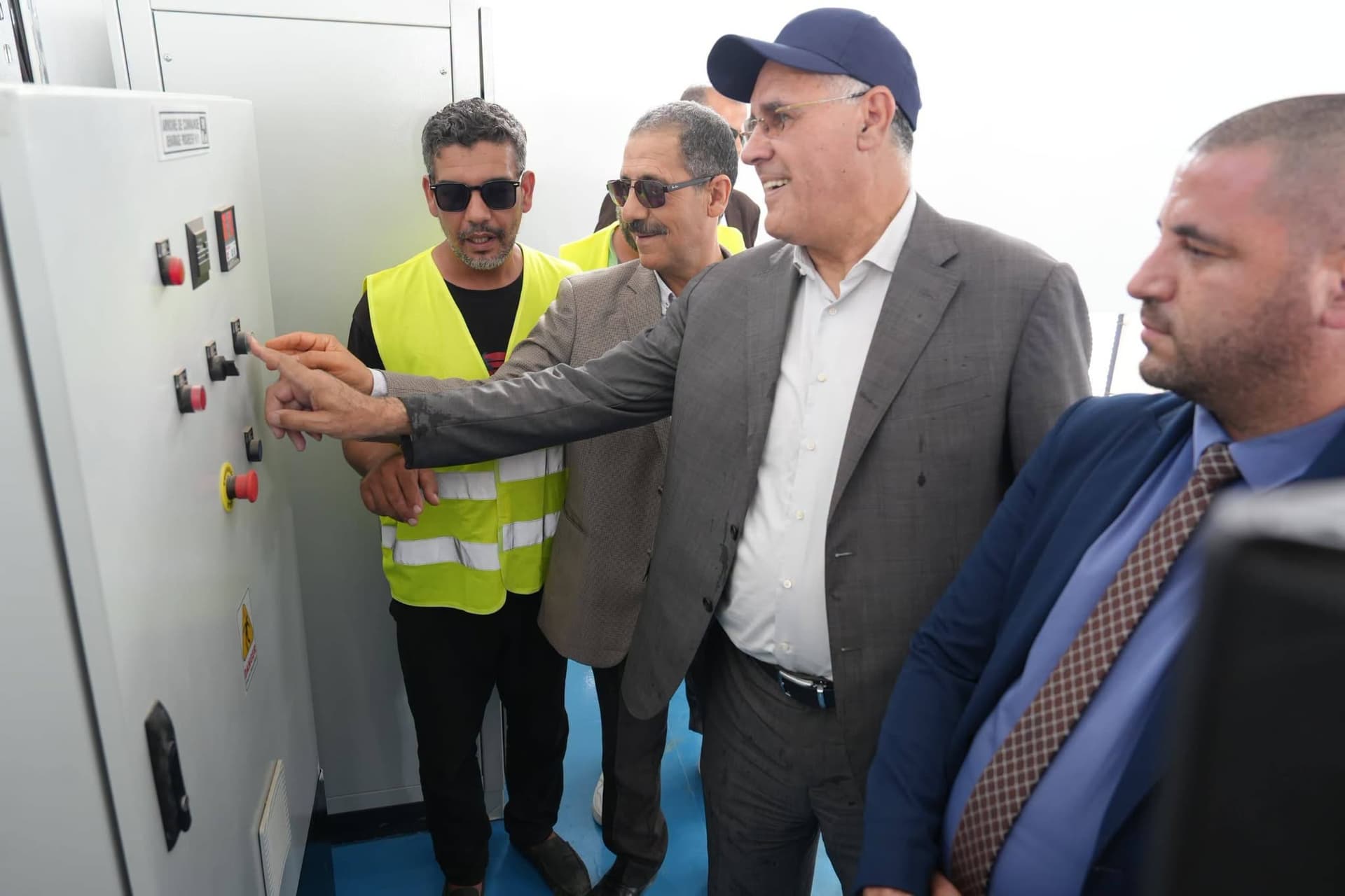 وزير الري يضع محطة جديدة لمعالجة مياه الشرب بالعفرون حيز الخدمة