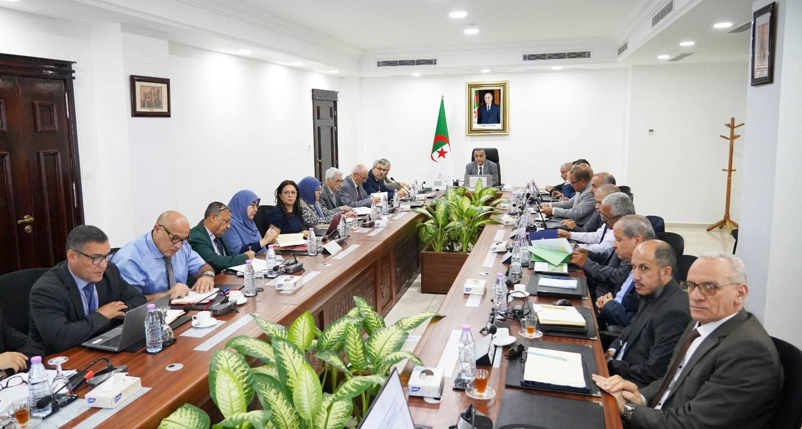 وزير الطاقة يشدد على تسريع المشاريع الإستراتيجية ويثمن أداء عمال سونلغاز خلال موجة الحر