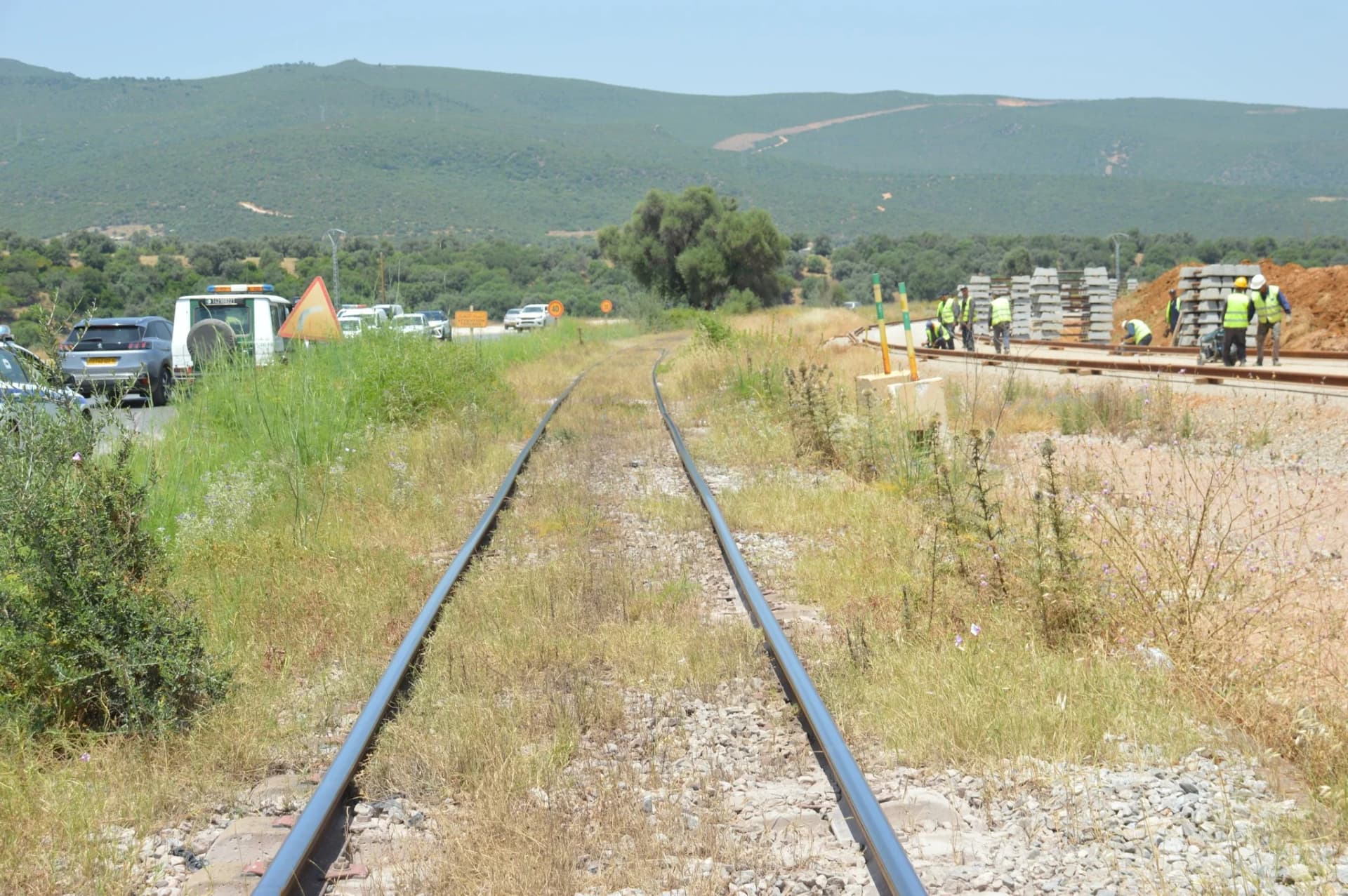 #خرجة_ميدانية... 
#مشروع_ازدواجية_تصحيح_وعصرنة_خط_السكة الحديدية المنجمي_للشرق عنابة- بوشقوف- تبسة - جبل العنق- بلاد الحدبة محل متابعة ميدانية من طرف السيدة الوالي...🚧