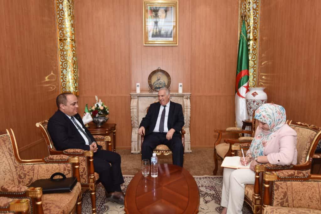  وزير المجاهدين يستقبل عددا من نواب البرلمان