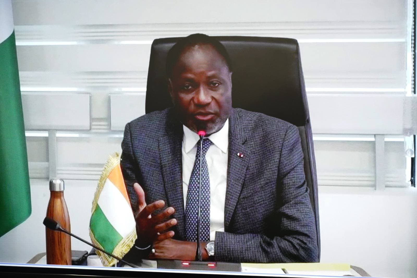 السيد عجال يبحث سبل تعزيز التعاون مع نظيره الايفواري