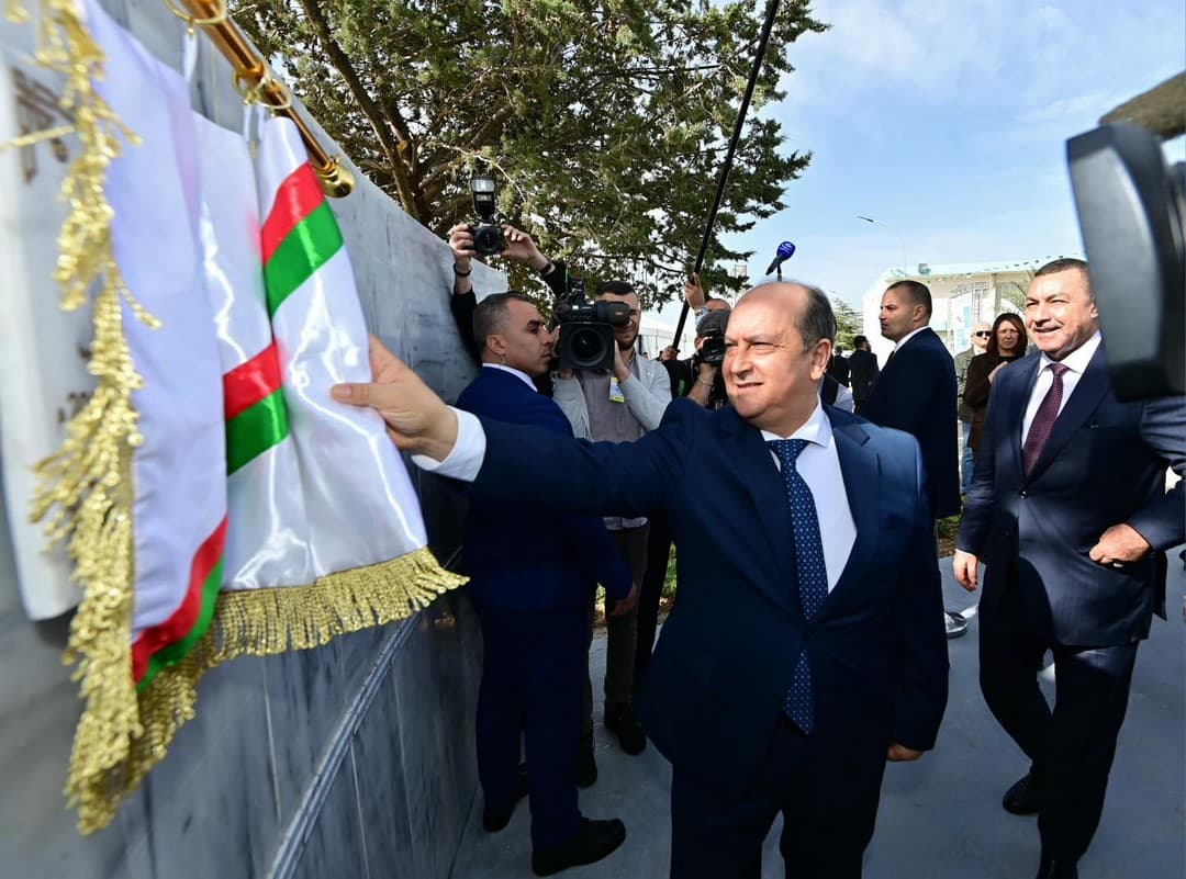 الوزير الأول يشرف بتيسمسيلت على إطلاق مشروع وحدة إنتاج المكونات واللواحق البلاستيكية للسيارات