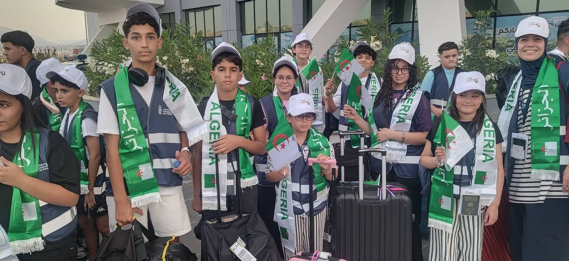 استقبال أول فوج من أبناء الجالية الوطنية بالخارج لقضاء عطلتهم الصيفية ببلدية العوانة