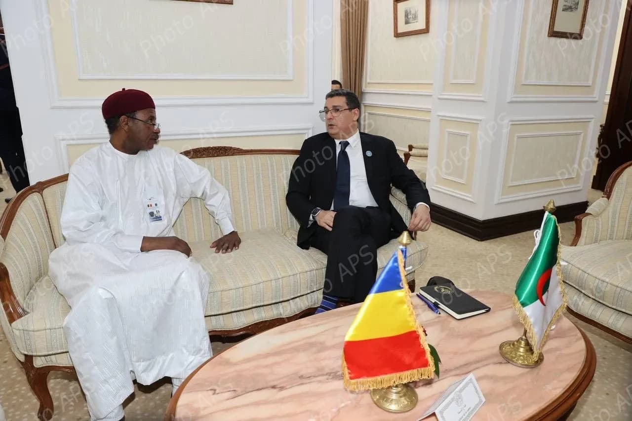 محادثات ثنائية بين أعضاء الوفدين الجزائري والتشادي 