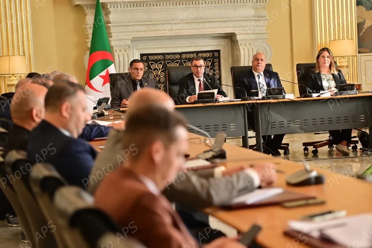 نص القانون المتعلق بالأحزاب السياسية يهدف إلى وضع أسس قانونية وتنظيمية متينة لحياة حزبية متجددة