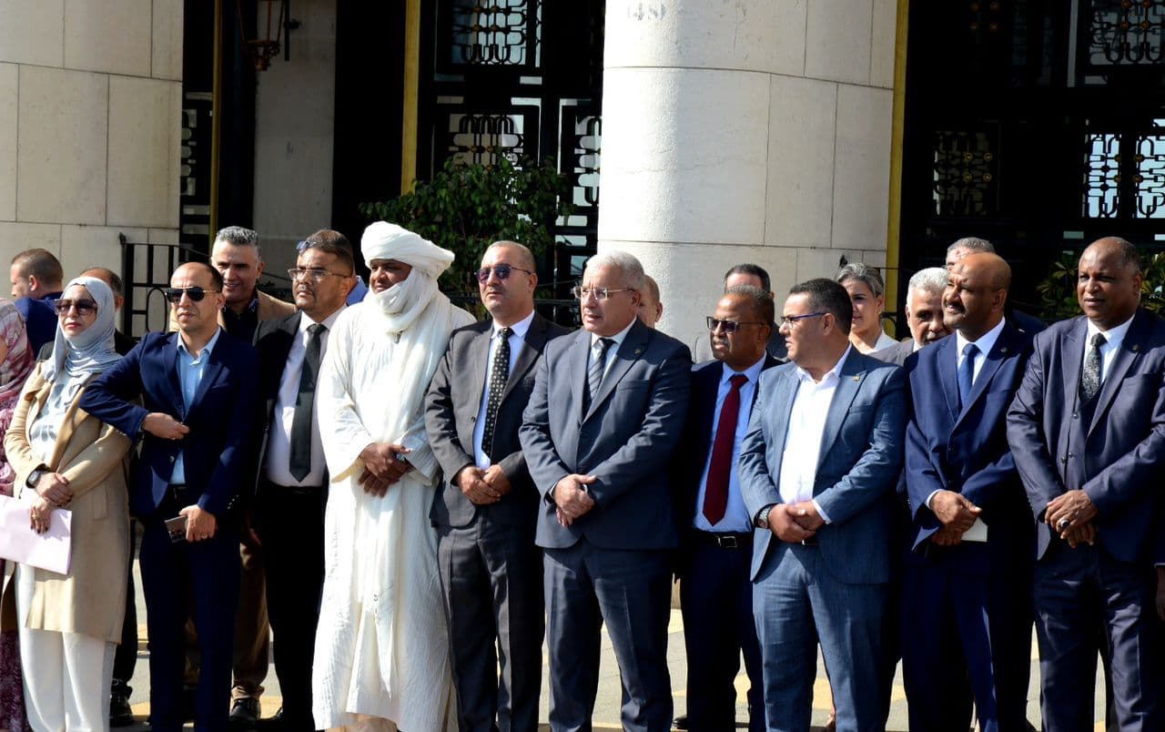 دقيقة صمت ترحما على أرواح شهداء مجازر 17 أكتوبر 1961