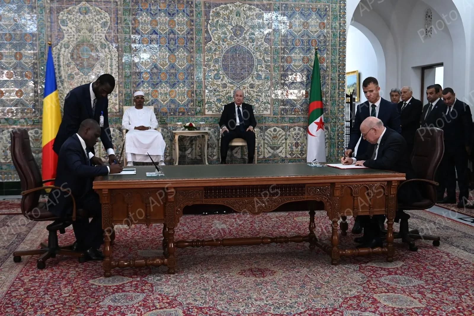 رئيس الجمهورية يشرف رفقة نظيره التشادي على مراسم التوقيع على اتفاقيات ومذكرات تفاهم للتعاون الثنائي