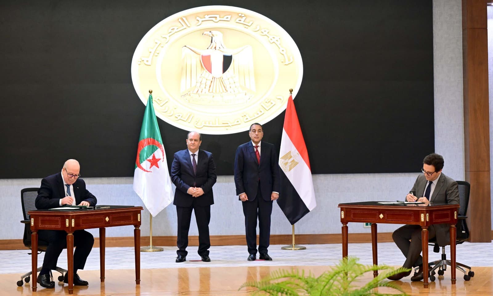 الدورة التاسعة للجنة العليا الجزائرية-المصرية تتوج بالتوقيع على عدد من الاتفاقات ومذكرات التفاهم وبرامج التعاون  