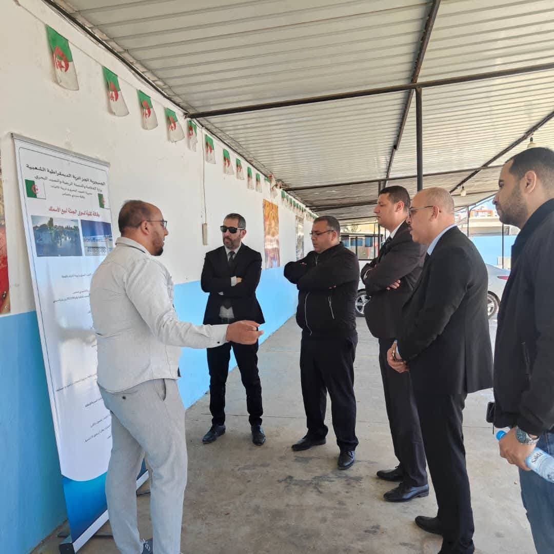  وفد من وزارة الفلاحة والتنمية الريفية والصيد البحري يقف على 
